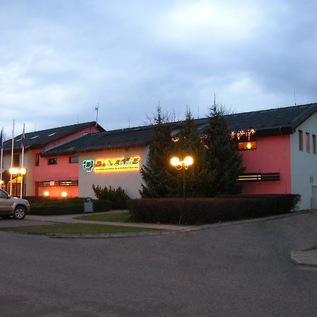 Hotel Dynamic Nova Dubnica Экстерьер фото