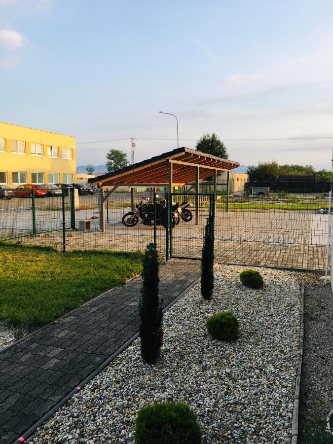 Hotel Dynamic Nova Dubnica Экстерьер фото