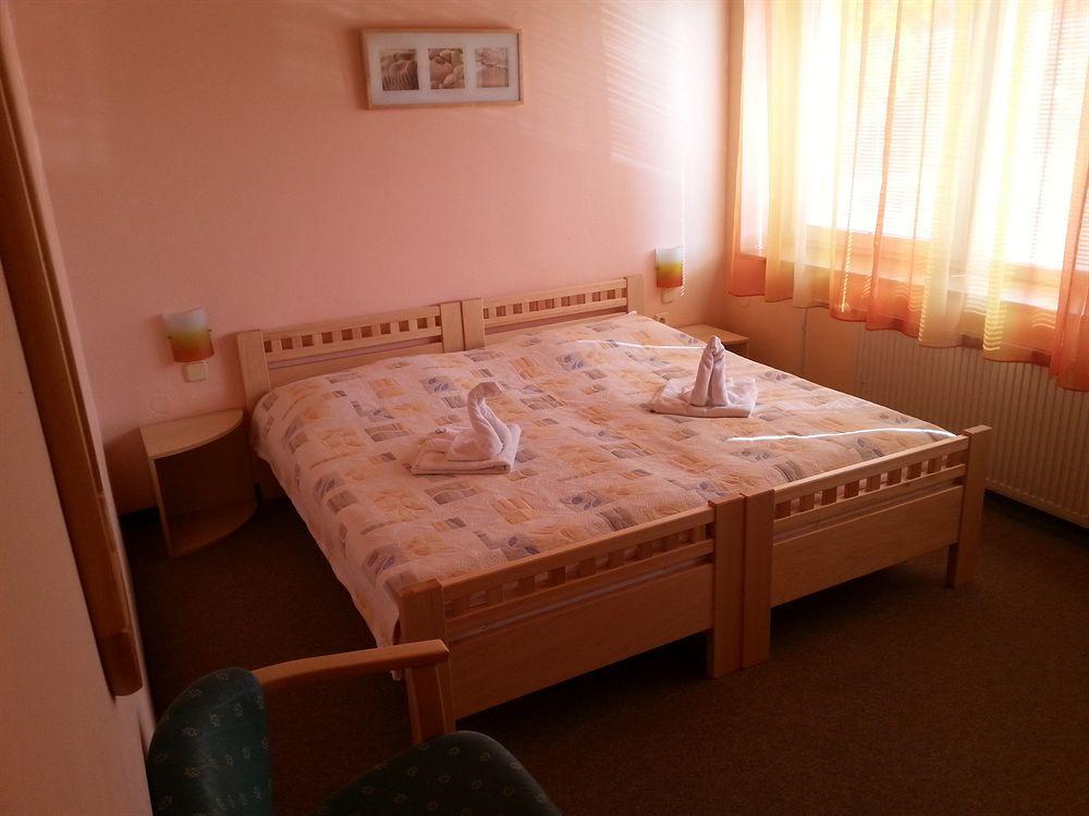 Hotel Dynamic Nova Dubnica Экстерьер фото