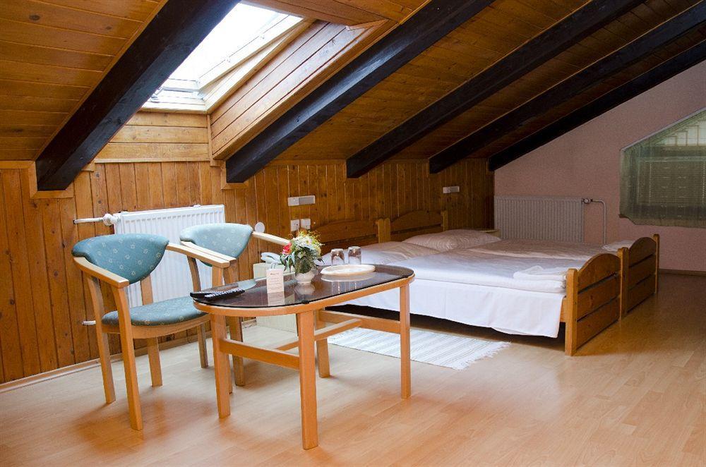 Hotel Dynamic Nova Dubnica Экстерьер фото