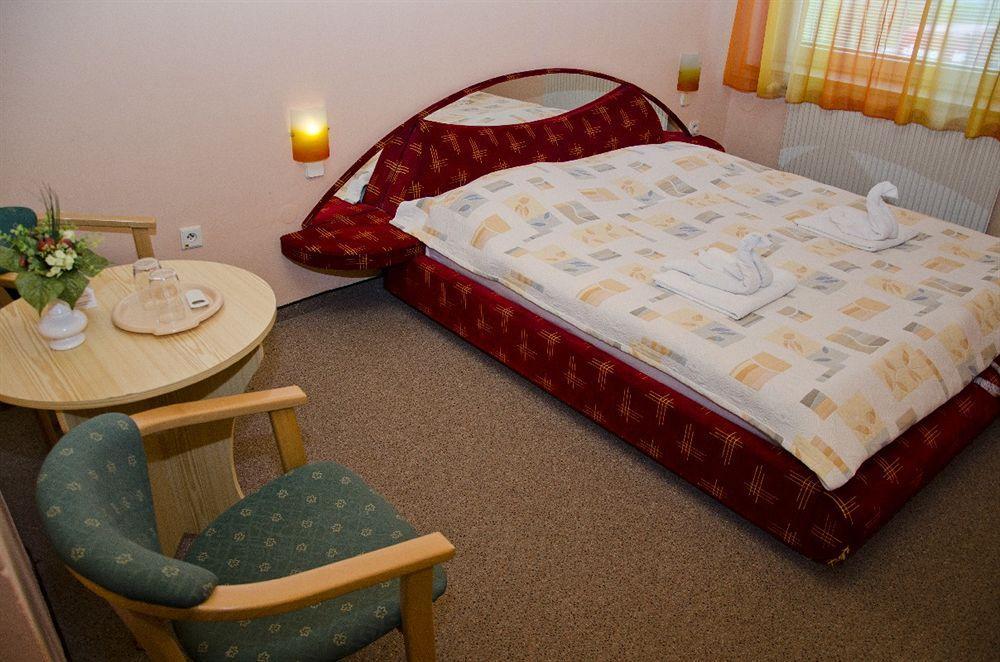 Hotel Dynamic Nova Dubnica Экстерьер фото