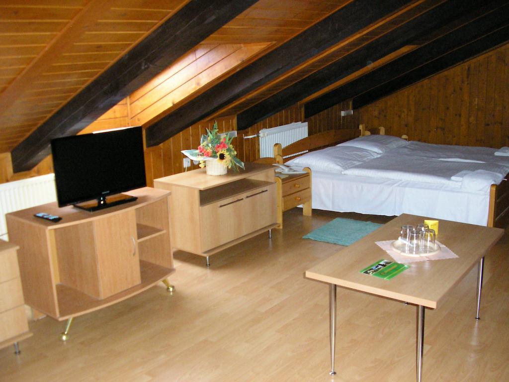 Hotel Dynamic Nova Dubnica Экстерьер фото
