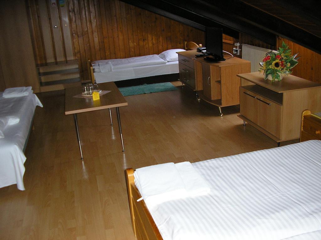 Hotel Dynamic Nova Dubnica Экстерьер фото