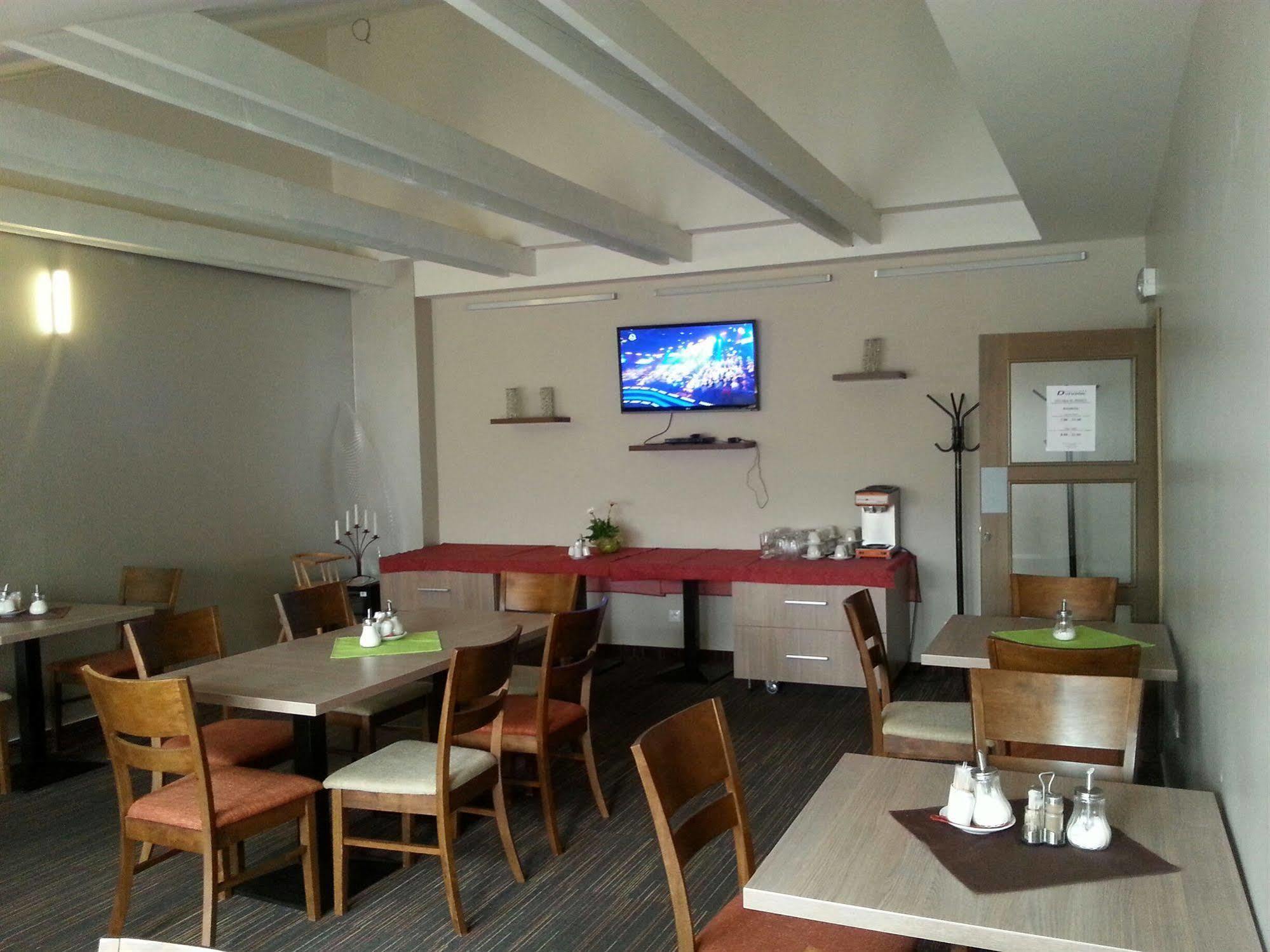 Hotel Dynamic Nova Dubnica Экстерьер фото